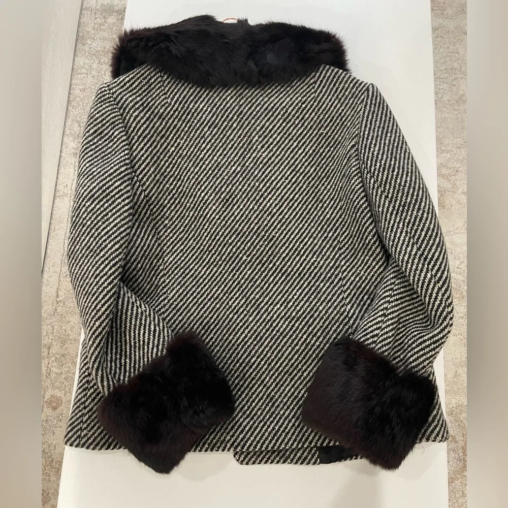 Vintage coat with real fur collar. Excellent condition - Picture 2 of 2